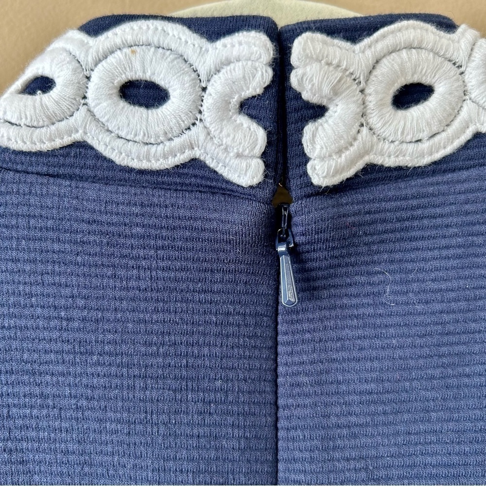 Lilly Pulitzer Navy Blue Callista Ottoman Shift Dress White Lace Trim Size XS - Picture 10 of 13